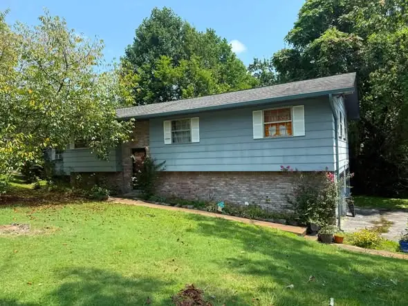 Seamless gutters and fascia on a Chattanooga repair job