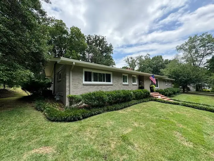 Finished seamless gutters on a Hamilton County brick ranch